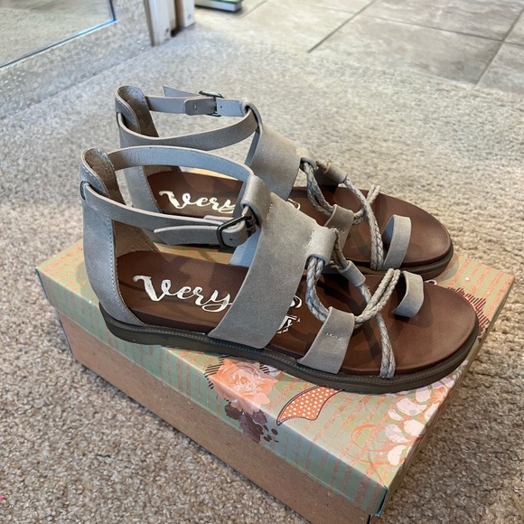 NIB Very G Cleopatra Sandal - Picture 3 of 6